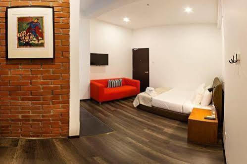 Roomies Suites Бату-Ферринги Экстерьер фото
